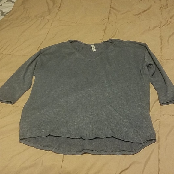 Jolie Textured Knit Top - Picture 3 of 3